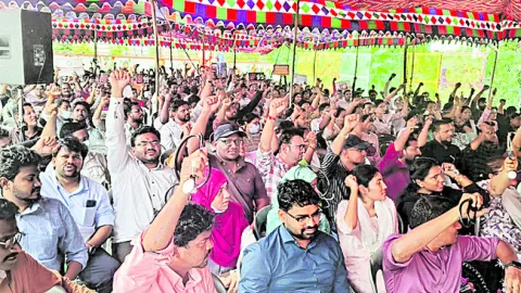 ప్రభుత్వం మొండివైఖరి వీడాలి 