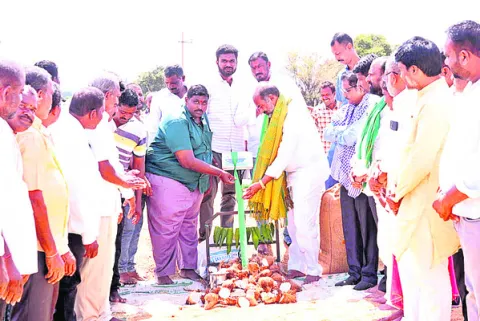 కొనుగోలు కేంద్రాలతో మద్దతు ధర