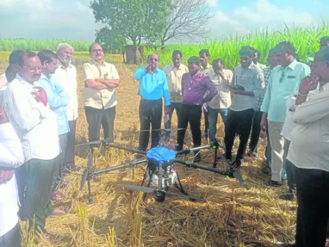 రైతులకు తక్కువ ధరకే డ్రోన్‌ స్ప్రేయర్లు