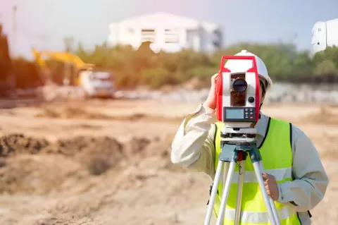 సర్వేయర్లు వస్తున్నారు