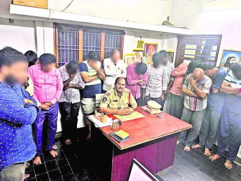 హోటల్లో పేకాటపై పోలీసుల సీరియస్‌