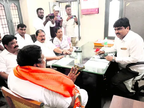 ‘కూటమి’ కుట్రకు అధికారుల సహకారం