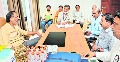 ఎరువుల కొరత లేకుండా చూడండి 