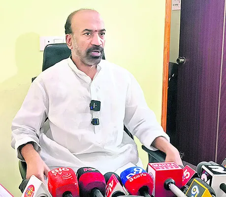 డబుల్‌ రిజిస్ట్రేషన్లపై సీఎంకు ఫిర్యాదు 
