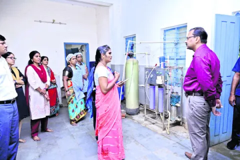 మాక్లూర్‌ కేజీబీవీ తనిఖీ 
