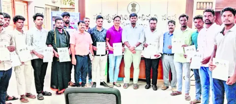 శిక్షణ పూర్తి చేసి జీవితంలో స్థిరపడాలి