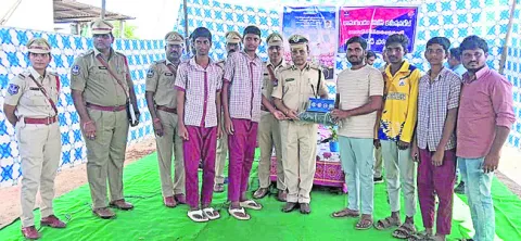 శాంతిభద్రతల పరిరక్షణలో భాగస్వాములవ్వాలి
