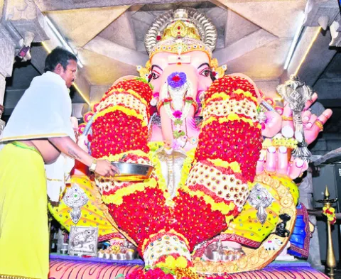 మళ్లీ గణేశ చతుర్థి వచ్చిందోచ్‌