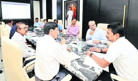 సమష్టిగా విపత్తులను ఎదుర్కొంద్దాం.. 