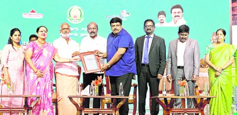 ఘనంగా పర్యాటక అవార్డుల ప్రదానం 