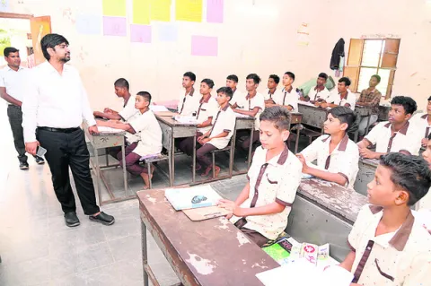 విద్యార్థులకు నాణ్యమైన విద్య అందించాలి