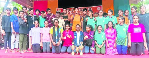 స్కూల్‌గేమ్స్‌ అథ్లెటిక్స్‌లో పతకాల పంట 