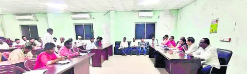 ఇంకుడు గుంతలు నిర్మించాలి 