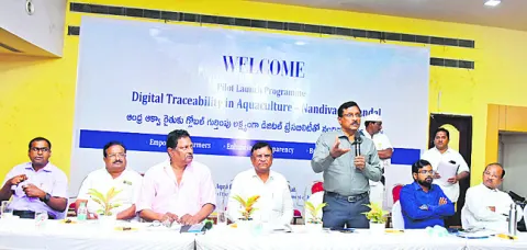 ఆక్వాసాగులో ప్రపంచానికి రోల్‌ మోడల్‌ కావాలి