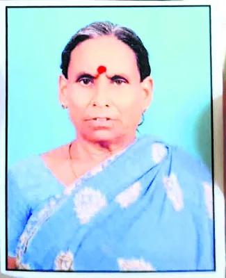 పాముకాటుతో మహిళ మృతి