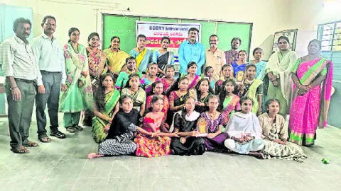 విద్యార్థులు అన్నిరంగాల్లో రాణించాలి