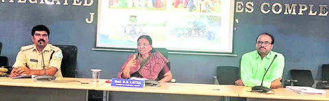 హార్వెస్టర్‌ యంత్రాలను సక్రమంగా వినియోగించాలి