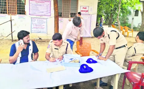 మద్యం షాపులకు దరఖాస్తులు 1695