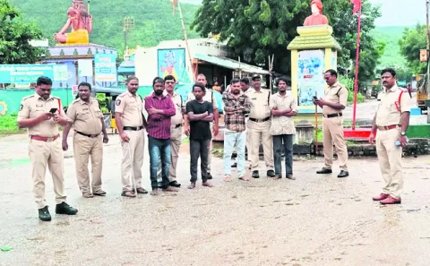 హత్యాయత్నం కేసులో నలుగురు నిందితుల అరెస్టు