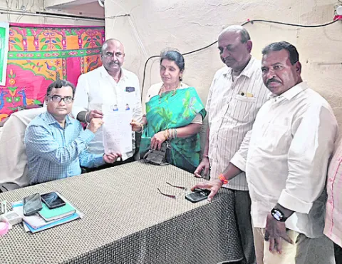 అర్బన్లో త్రిముఖ పోరు