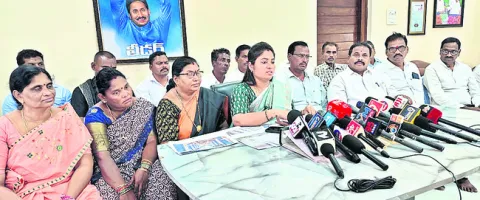 అసత్యాలు చెప్పేందుకు సిగ్గుపడాలి