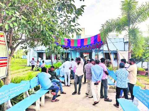 టెండర్‌ పెంచిన బెల్ట్‌