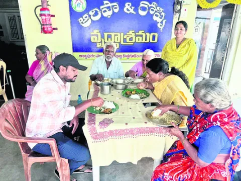 వృద్ధులకు ఇబ్బంది లేకుండా చూడాలి
