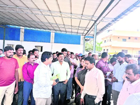 పత్తి రైతుల ఫోన్‌ నంబర్లు అప్‌డేట్‌ చేయాలి