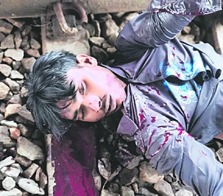 రైలు కింద పడి యువకుడి ఆత్మహత్య 