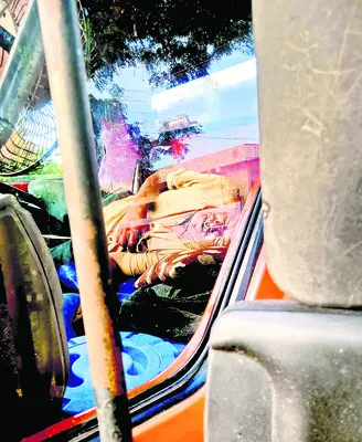 స్టీరింగ్‌పైనే ఆగిన శ్వాస.. 