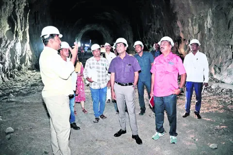 లింక్‌ కెనాల్‌ పనులు త్వరగా పూర్తి చేయాలి