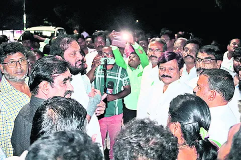 వైఎస్సార్‌సీపీ నేతలపై కూటమి కక్ష సాధింపు 
