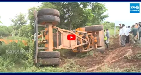 Crane Overturn at Kurnool Bus Accident 1