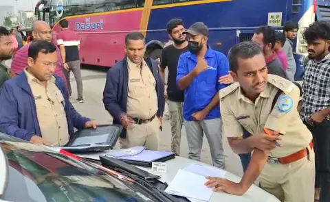 Telangana Police Checking Travels Buses At Hyderabad8