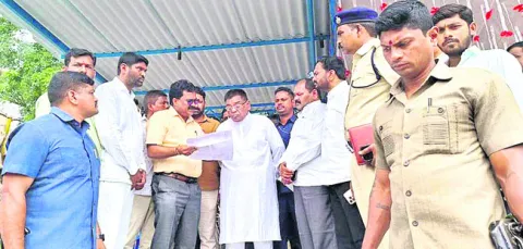 మెగా జాబ్మేళాను సద్వినియోగం చేసుకోవాలి