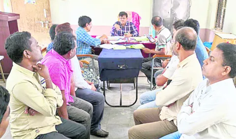 విద్యార్థుల హాజరుశాతం పెంచాలి