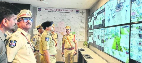 సైబర్‌ మోసాలతో జాగ్రత్త 