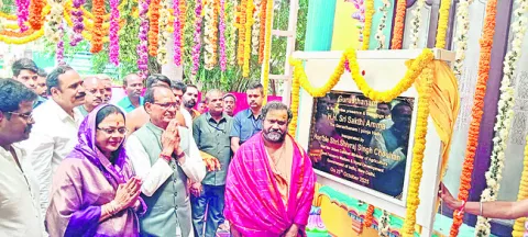 బంగారుగుడిలో గురుస్థానం పూజ మండపం