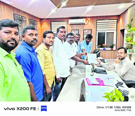 బాలికల గురుకులాల్లో పురుషుల నియామకం వద్దు