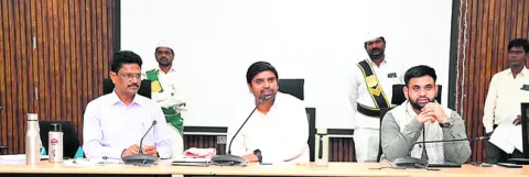 భూరికార్డులను డిజిటలైజ్ చేయాలి