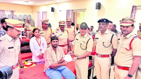 ‘ప్రజల భద్రత కోసమే పోలీసులు’