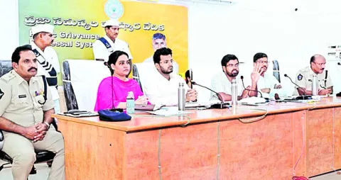 తుపానును ఎదుర్కొనేందుకు సన్నద్ధం కావాలి 