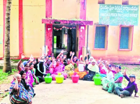తాగునీటి కోసం మహిళల ఆందోళన