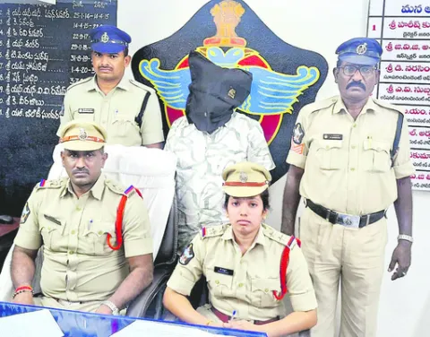 అంతర్ జిల్లా దొంగ అరెస్ట్