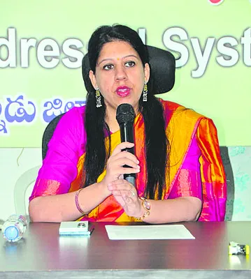 వర్షాలపై అప్రమత్తంగా ఉండండి 