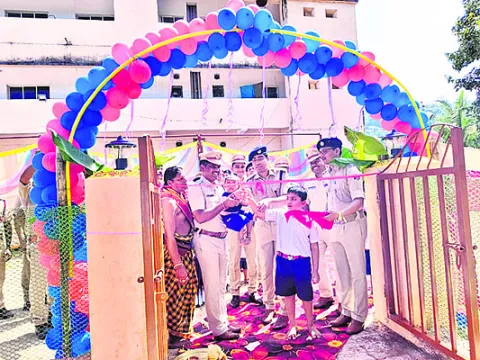 శిశుమిత్ర పోలీసుస్టేషన్ ప్రారంభం