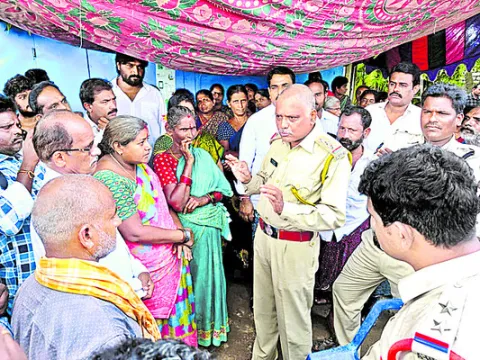 మద్యం షాపు తొలగించాలంటూ ఆందోళన 