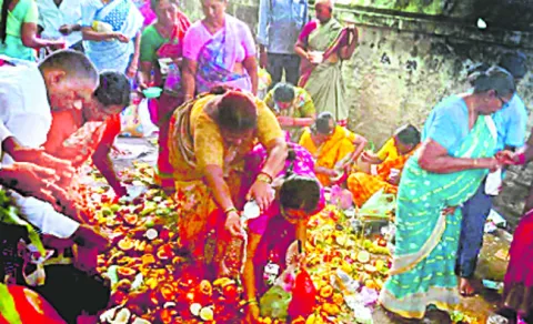 భక్తిశ్రద్ధలతో నాగులచవితి పూజలు