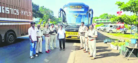 నాలుగు బస్సుల సీజ్