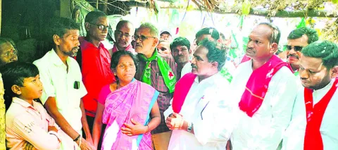 ప్రభుత్వం స్పందించకపోవడం శోచనీయం